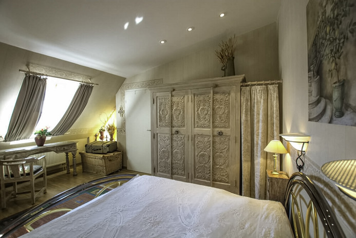 Schlafzimmer 1